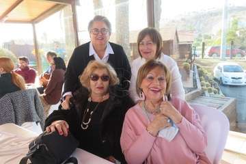 El exconcejal Antonio Benítez recibe el reconocimiento de amigos y familiares en su 80 aniversario/TA.